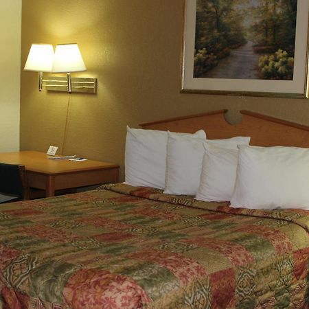 Americas Best Value Inn Grand Forks Exterior foto