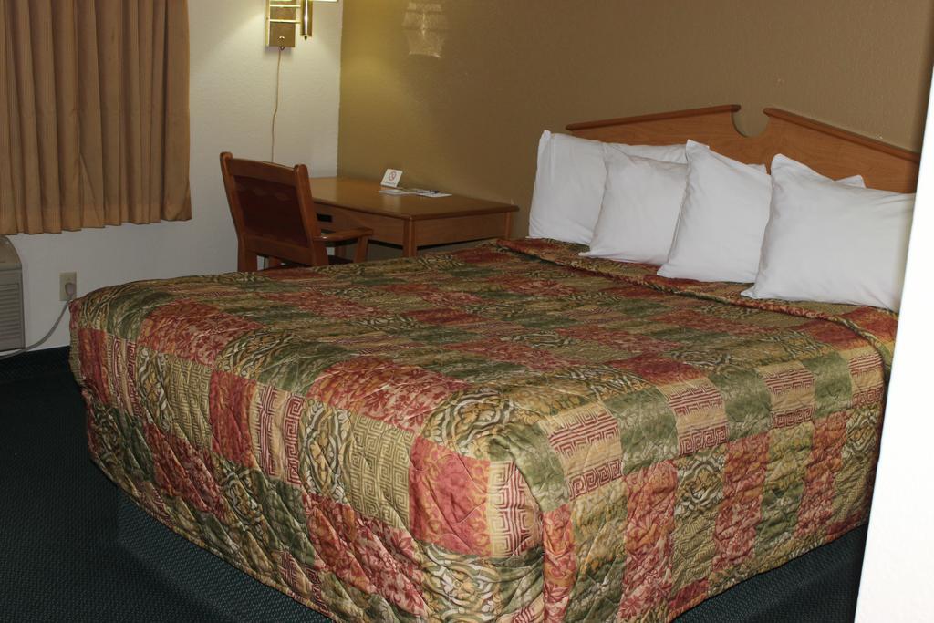 Americas Best Value Inn Grand Forks Exterior foto