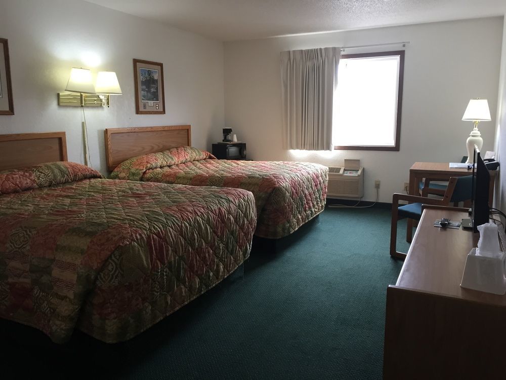 Americas Best Value Inn Grand Forks Exterior foto