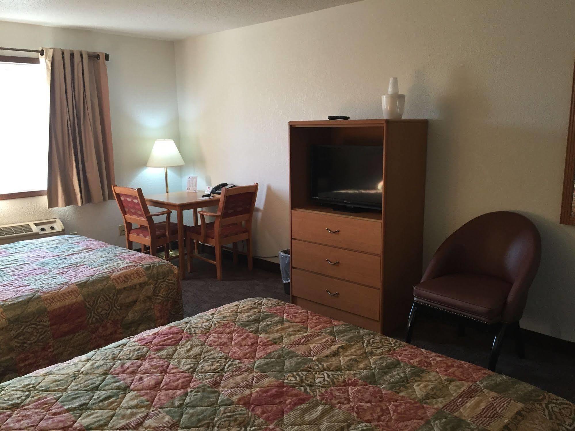 Americas Best Value Inn Grand Forks Exterior foto