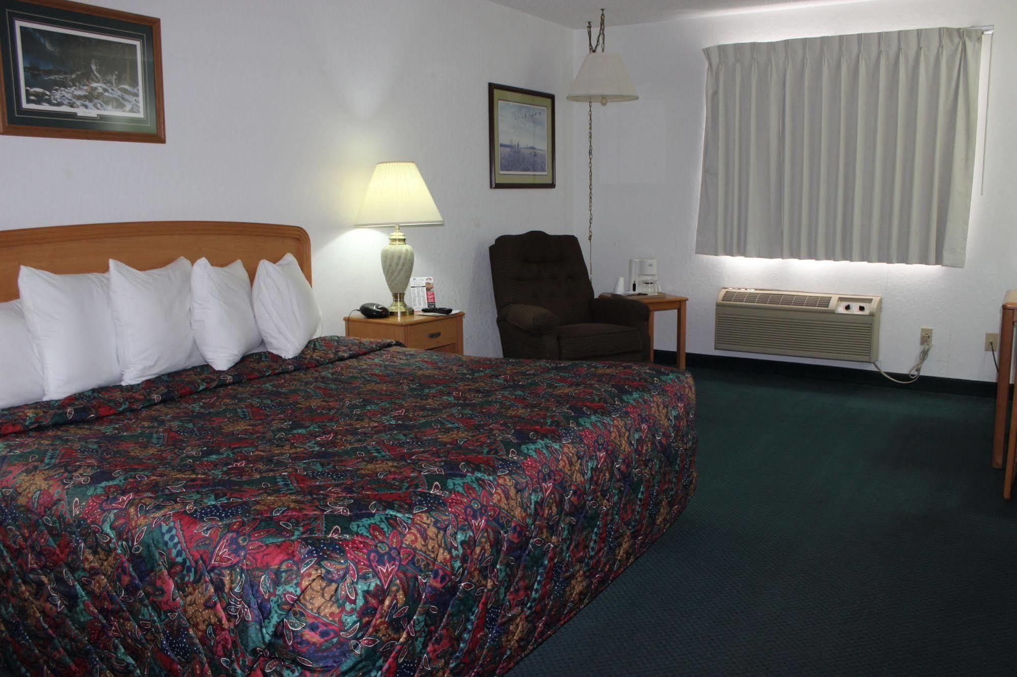 Americas Best Value Inn Grand Forks Exterior foto