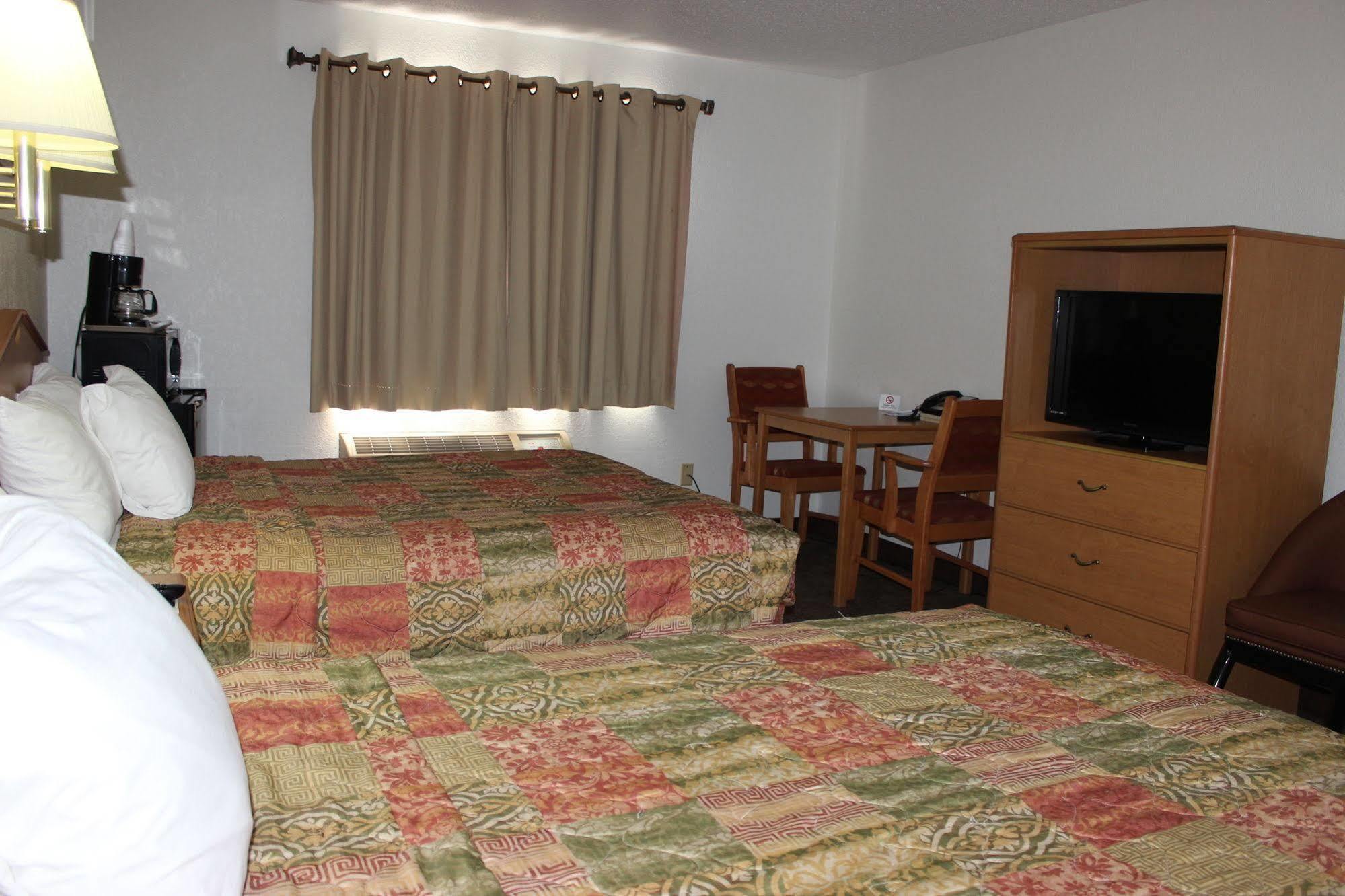Americas Best Value Inn Grand Forks Exterior foto