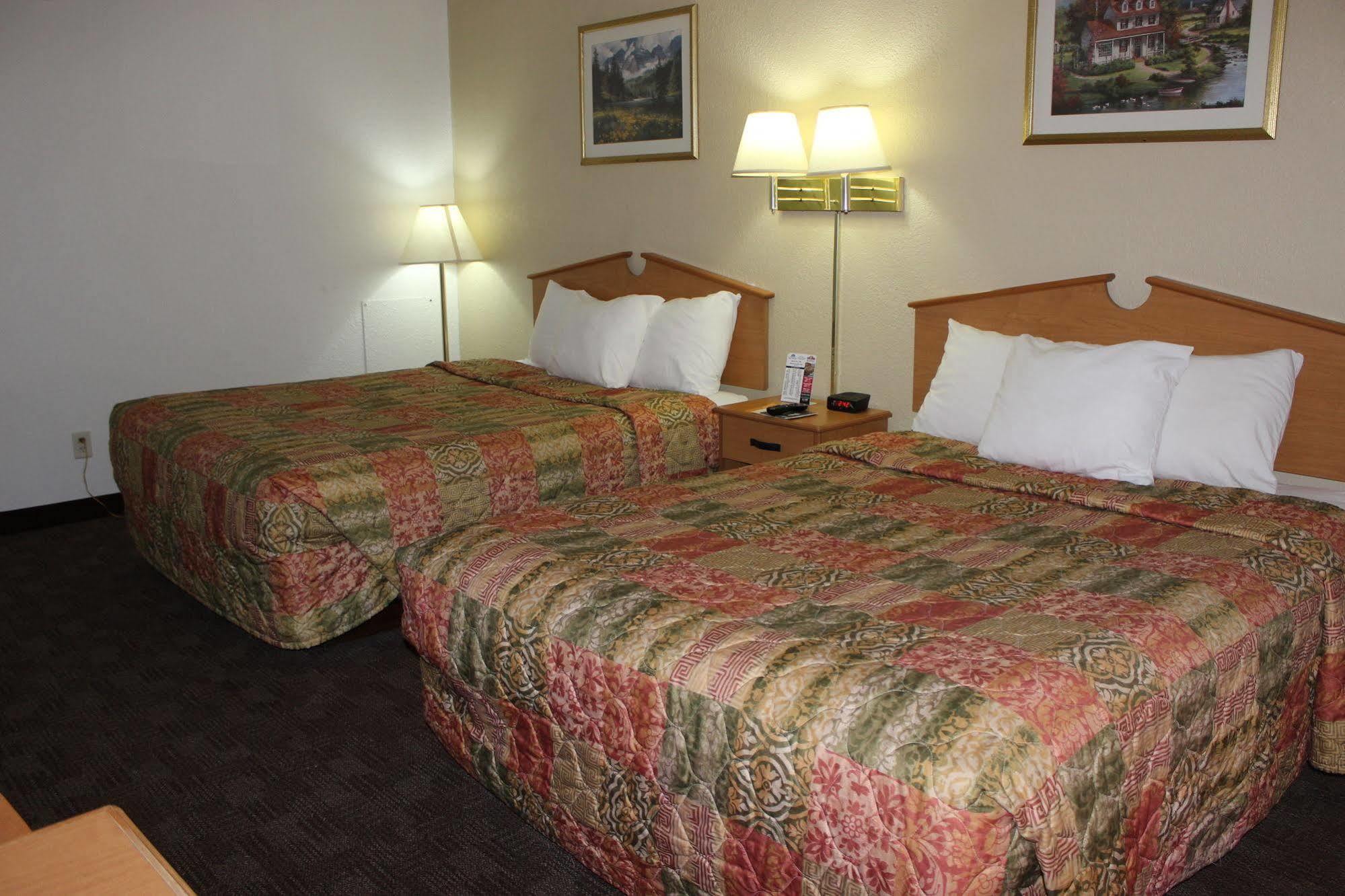 Americas Best Value Inn Grand Forks Exterior foto